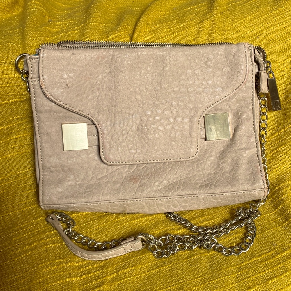 Classy Crossbody! - image 1